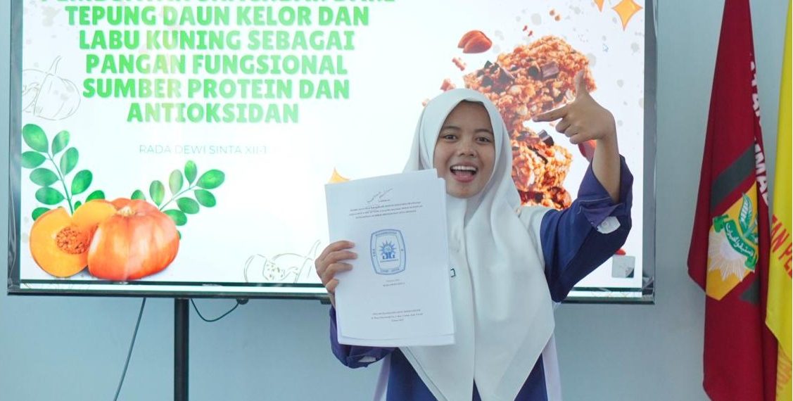Siswa SMAMDELA Dewi Sinta Berhasil Olah Daun Kelor Jadi ‘Snackbar’ Bernilai Gizi Tinggi